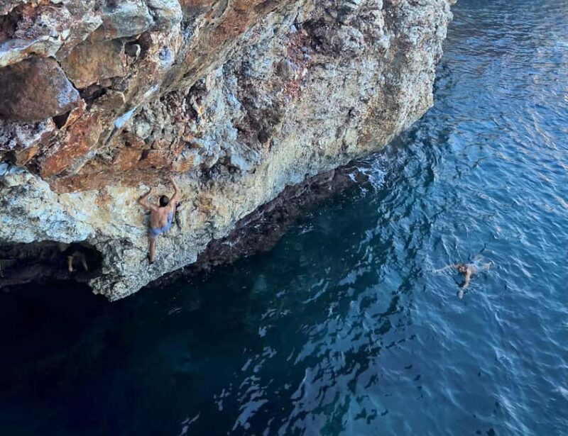 Mallorca: Psicobloc / Deep Water Soloing (DWS) - Jumping Into the Sea: The True Magic of Psicobloc