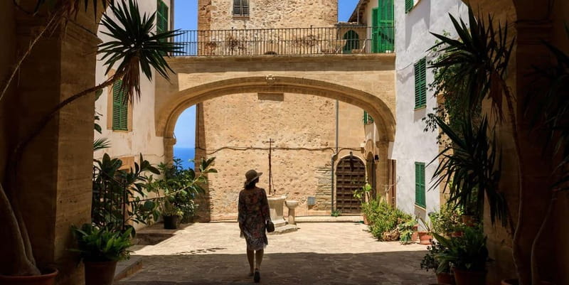 Mallorca: Unveiling the Island's Hidden Gems Guided Day Tour - Traditional Mallorcan Lunch in the Flatlands
