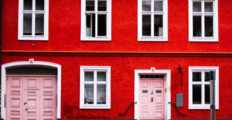 Malmö: Express Walk with a Local in 60 minutes - Logistics and Group Size for a Personal Experience