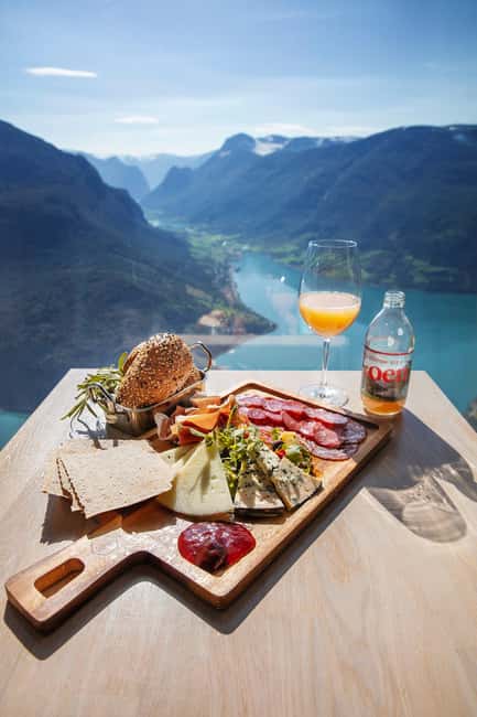 Måløy: Loen Skylift and Mount Hoven Guided Bus Tour - Discover the Loen Skylift and Mount Hoven Guided Bus Tour from Måløy