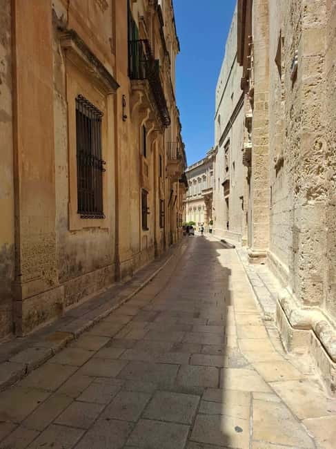 Malta: 5 hr Vintage Bus Tour - Mdina & Blue Grotto inc. food - Tasting Maltese Flavors in Siggiewi