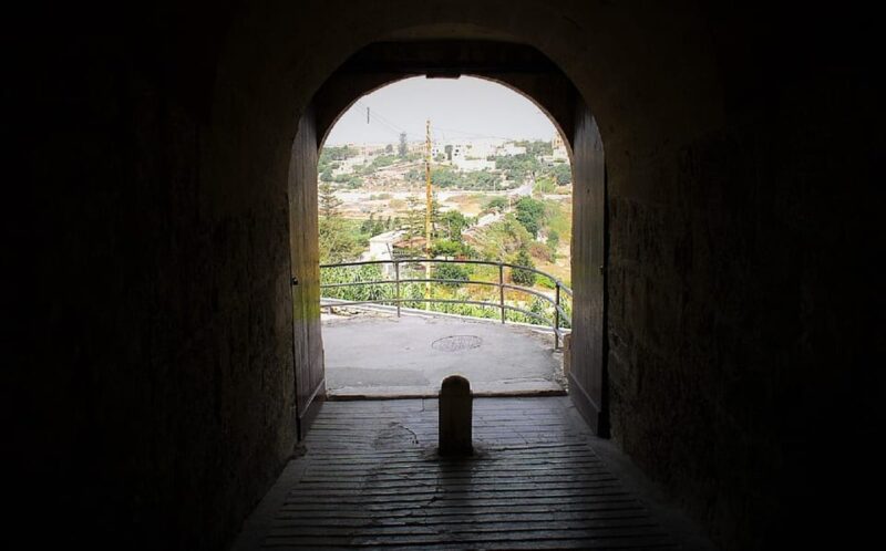 Malta: Mdina and Rabat Walking Tour with Catacombs - The Guides: Knowledge, Engagement, and Personal Touch