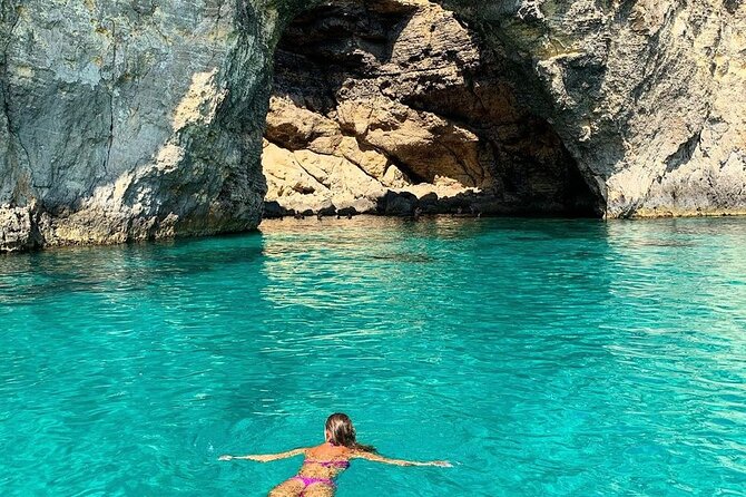 Malta Private Boat Trip: Blue Lagoon, Gozo and Comino T3 - Malta’s Blue Lagoon and Comino: A Private Tour for Personal Exploration