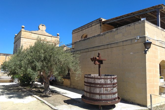 Malta Private tour: 5hr Mosta Dome, Mdina, Dingli Cliff's & Blue Grotto - Discovering the Charm of Mdina Old City