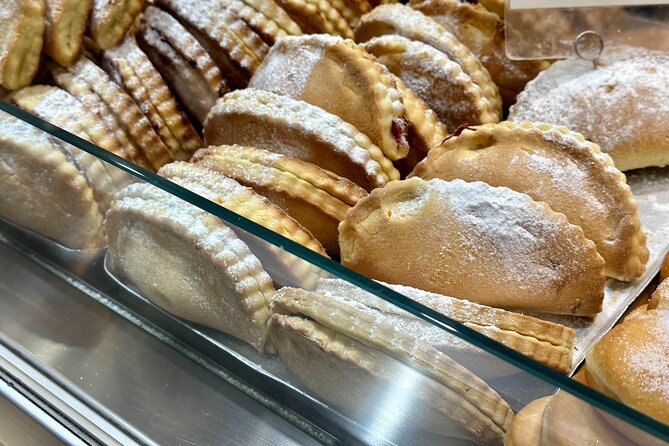 Mamma Mia! Milan Street Food Tasting and City Guided Tour - Small Group Experience and Guided Commentary