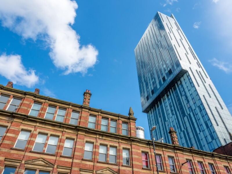 Manchester: Express Walk with a Local in 60 minutes - Walking Through Manchester’s Iconic Landmarks