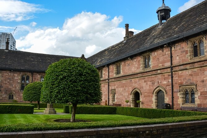 Manchester Self Guided City Walk and Interactive Treasure Hunt - Puzzles, Challenges, and Points