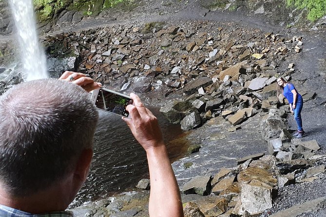 MANCHESTER: Yorkshire Adventure - Sightseeing Day Trip Tour - Discovering Limestone Pavements and Coves