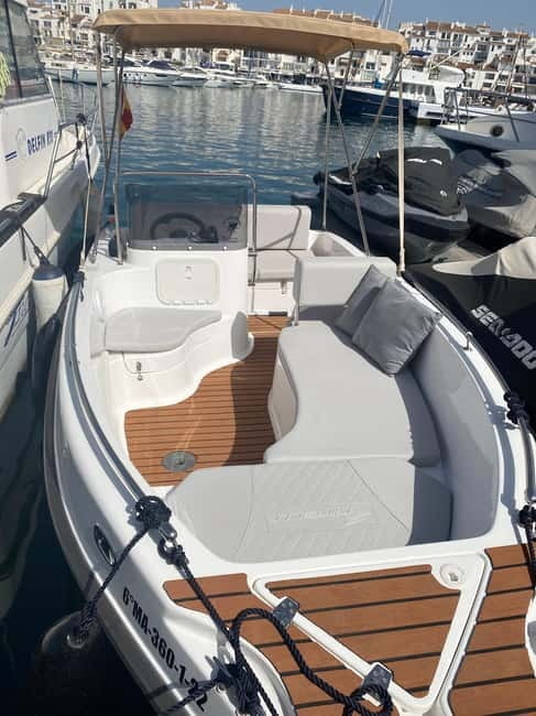 MANGO BOAT - Unlicensed boat in Puerto Banús - Key Points