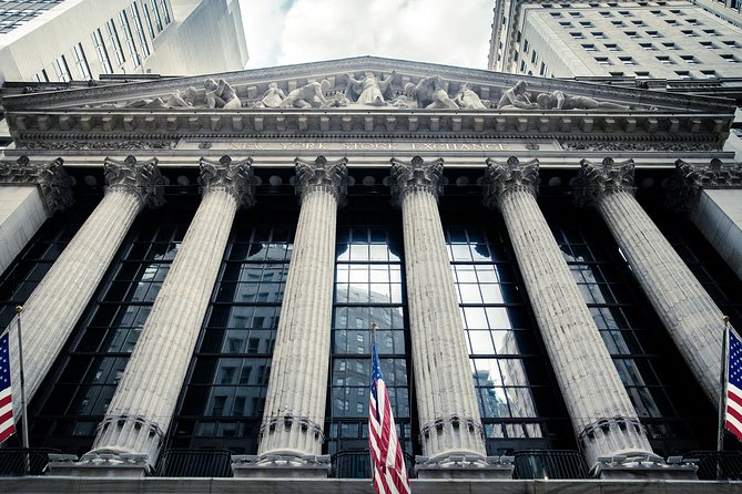 Manhattan Group Tour Including Wall Street and 911 Memorial - Photographic Highlights: Charging Bull and Beyond