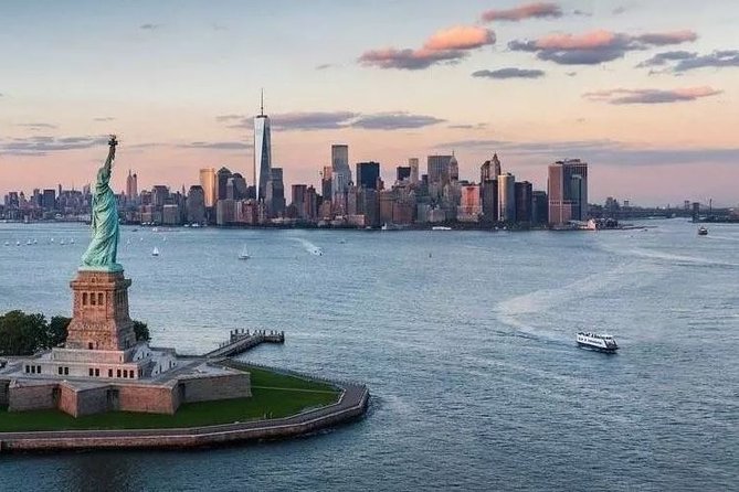 Manhattan Sky Tour: New York Helicopter Flight - Landmark Views: Statue of Liberty, Empire State, and More