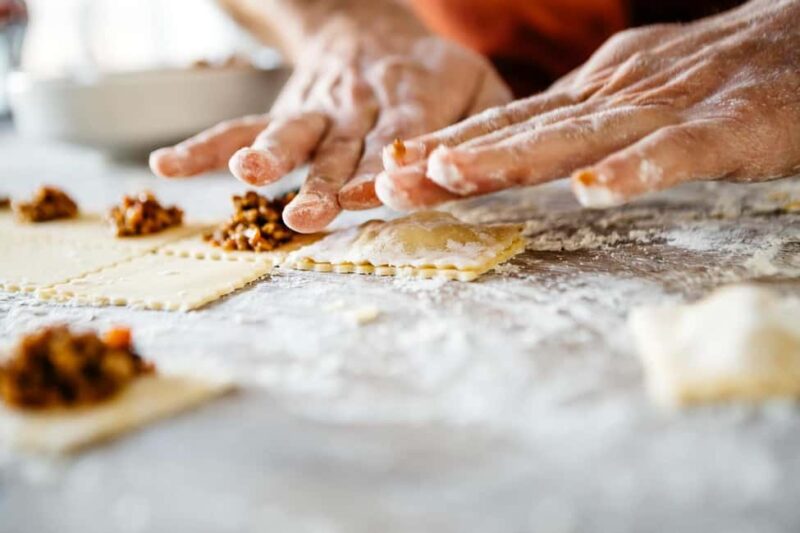 Mani in Pasta - Cooking class to prepare fresh pasta - The Unique Umbrian Pasta Experience at Agriturismo Le Case