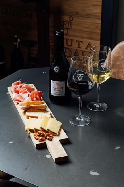 MANTOVA CON GUSTO: WINE AND LOCAL FLAVORS - Exploring the Vineyards and Native Grape Varieties