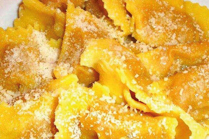 Mantova Walking Tour with Audio and Written Guide by a Local - Local Food and Authentic Experiences