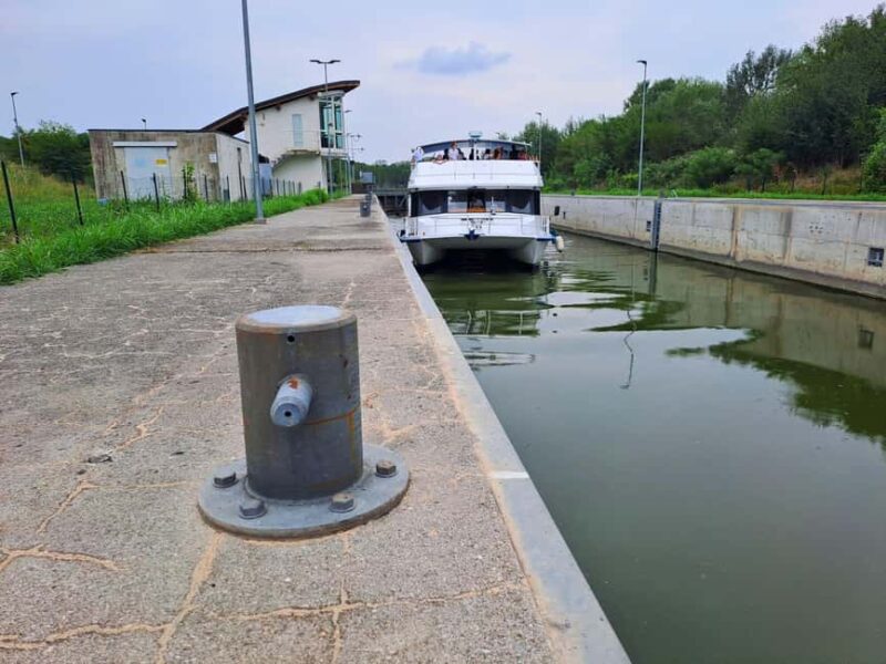 Mantua: Boat trip with a tour guide from the park to the port with the water lift - Why This Tour Stands Out