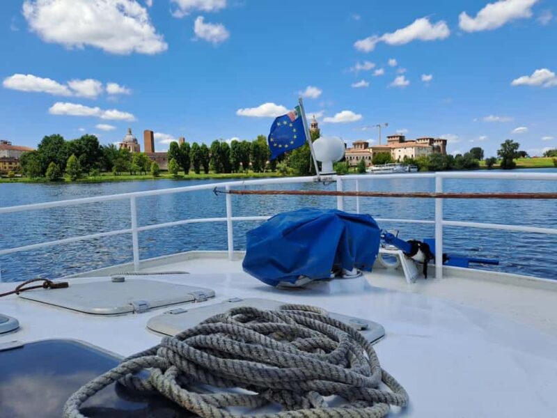 Mantua: Guided Panoramic Boat Tour "City, Lakes, and Natural Park" - The Role of Expert Guides in Enhancing the Experience