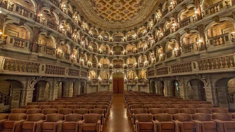 Mantua: The Four Seasons by Vivaldi at Bibbiena Theater - The Performance: An Intimate Baroque Encounter