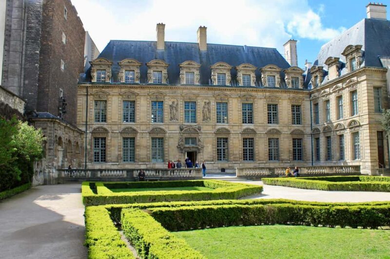 Marais Highlights, Place Vosges, Victor Hugo & Bakery Tour - Explore the Charm of the Marais District in Paris