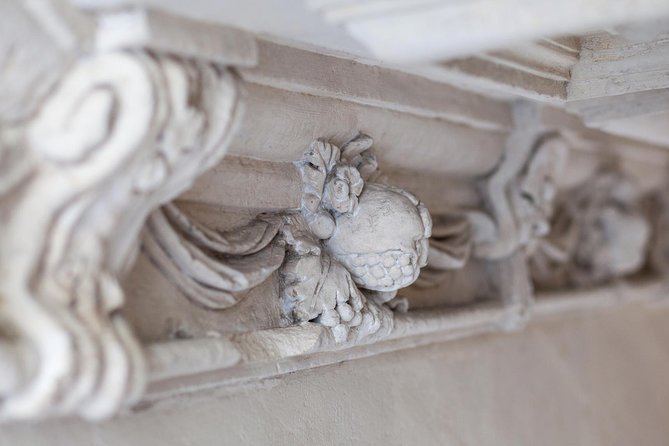 Marais semi private walking tour - The Oldest Paved Street and a 16th Century Villa