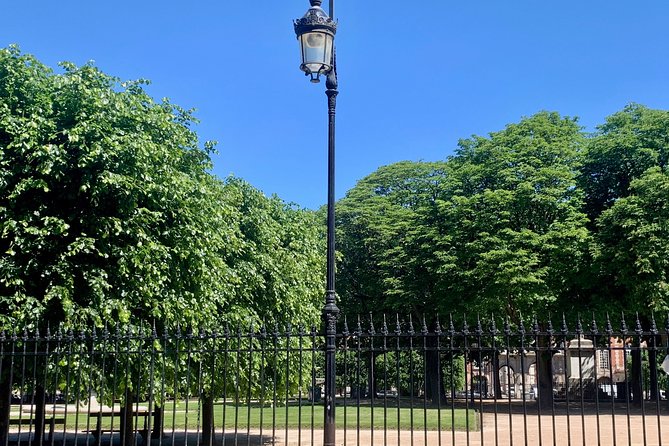 Marais Tour With a Local - Highlights of the Tour Stops: From Architecture to Food