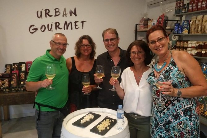 Marbella old town tour with Tapas and Wines - Visiting Traditional Tapas Bars for Food and Wine