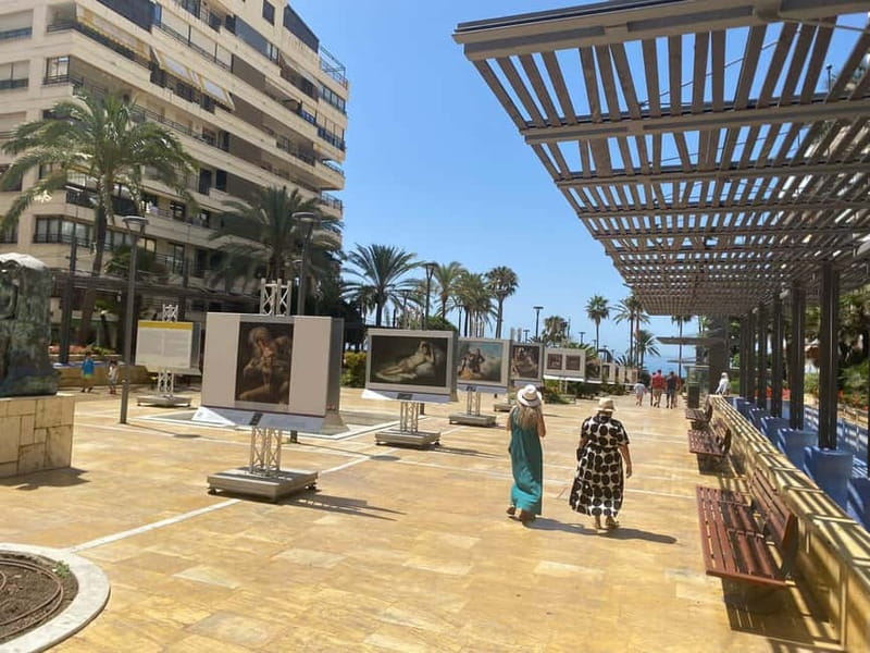 Marbella: Private guided city tour with tapas tasting - Visiting the Historic Plaza de Santo Cristo and Plaza Altamirano