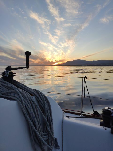 Marbella: Private sailing tour with drink and snack ,2 hours - Drinks, Snacks, and Gourmet Touches