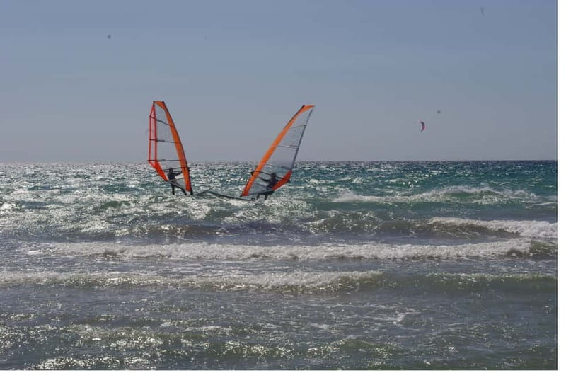Mariehamn, Åland: Beginner Class Dynamic Windsurfing - Mariehamn, Åland: Beginner Class Dynamic Windsurfing – An inviting introduction to the sport