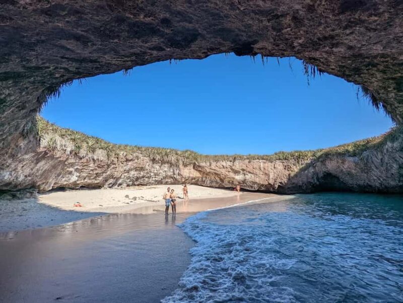 Marietas Islands Tour: Discover Playa Escondida and Playa Nopalera + Food - Food and Drinks on Board