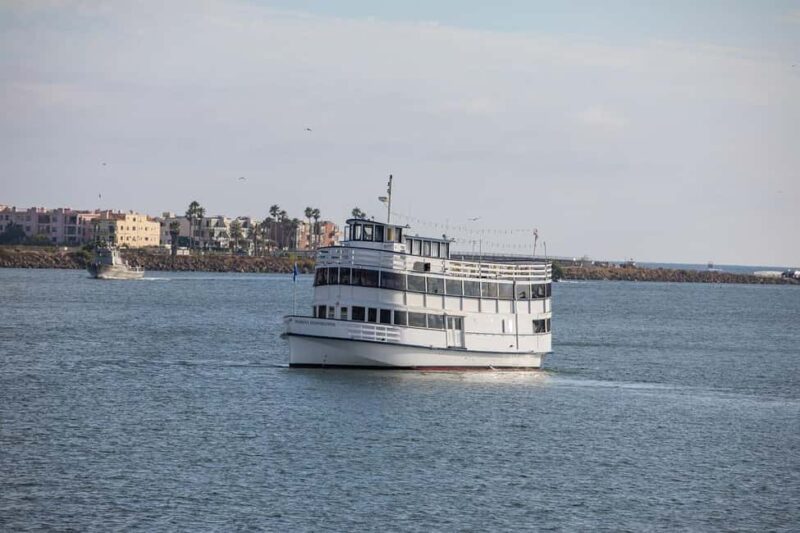 Marina del Rey: Champagne Brunch Cruise - Entertainment and Atmosphere on Board