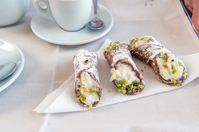 Market tour and lunch or dinner at a local's home in Siracusa - Key Points