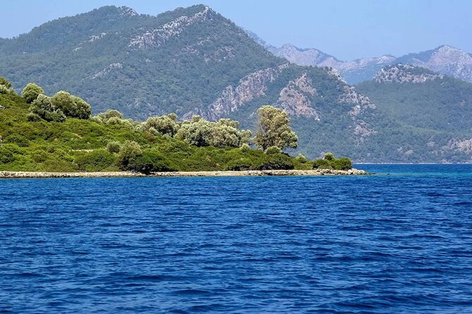 Marmaris Aegean Islands Boat Trip With Lunch & Unlimited Drinks - Marveling at Toothy Rocks on Dilice Island