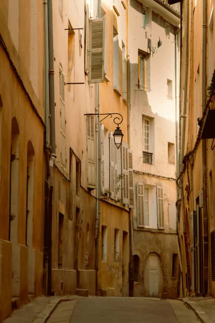 Marseille: Aix-en-Provence and Cassis Shore Excursion - The Experience of the Guides and Overall Atmosphere