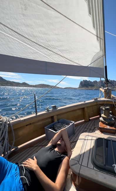 Marseille: Day sailing in the heart of the Calanques with organic lunch and wine - Water Breaks at Sheltered Coves