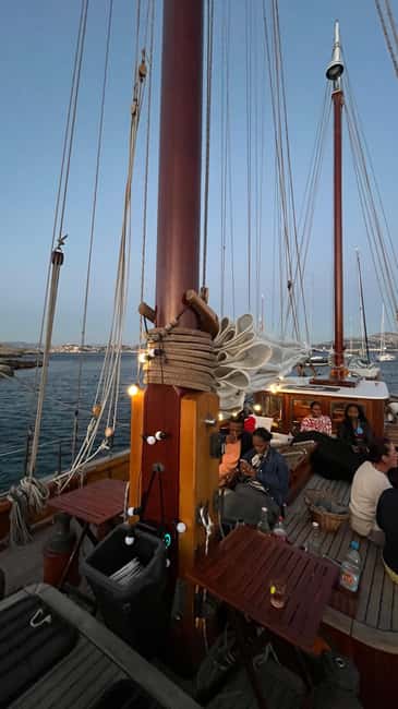 Marseille: Evening sailboat trip to the Calanques du Frioul with buffet and organic wine - Key Points