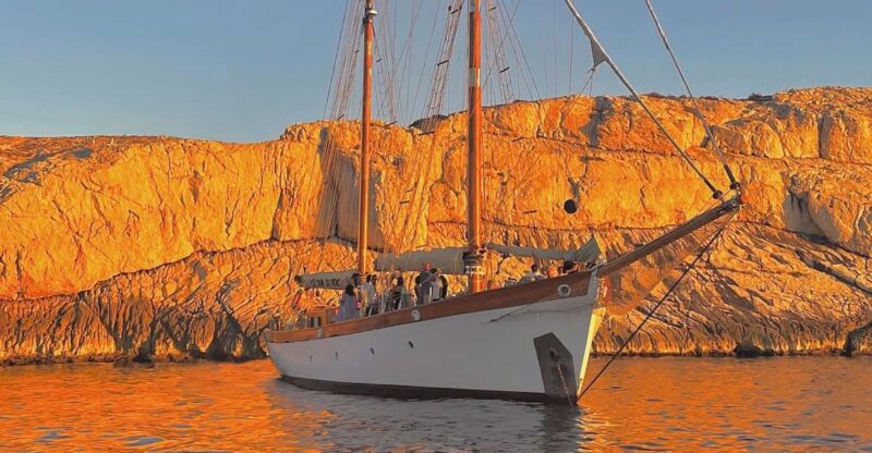 Marseille: Frioul Islands Sunset Cruise with Cocktail Dinner - Key Points