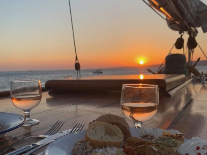 Marseille: Frioul Islands Sunset Cruise with Cocktail Dinner - Sunset over Marseille and the islands