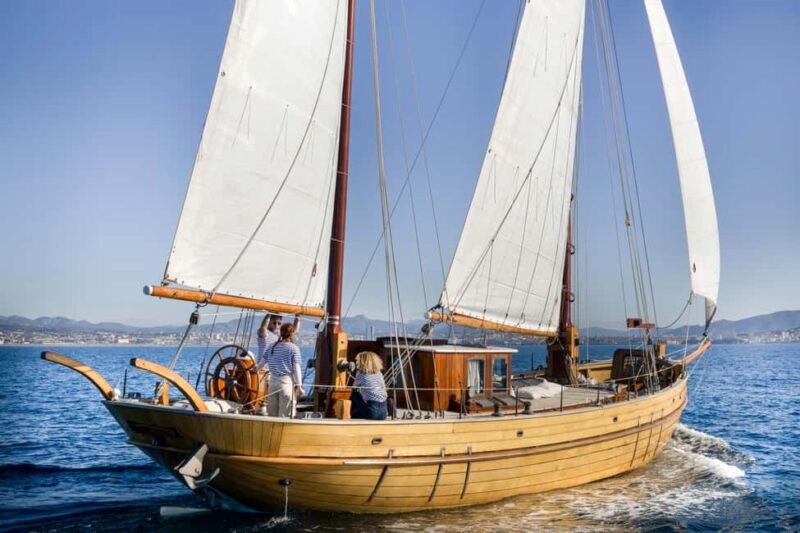 Marseille: Half-day sailing + snorkeling in the Calanques - Visiting the Frioul Archipelago and Côte Bleue