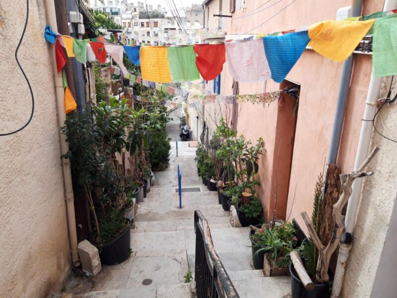 Marseille: Hidden Coves Exploration & Treasure Hunt - The Guide: Eric D.s Local Expertise and Storytelling