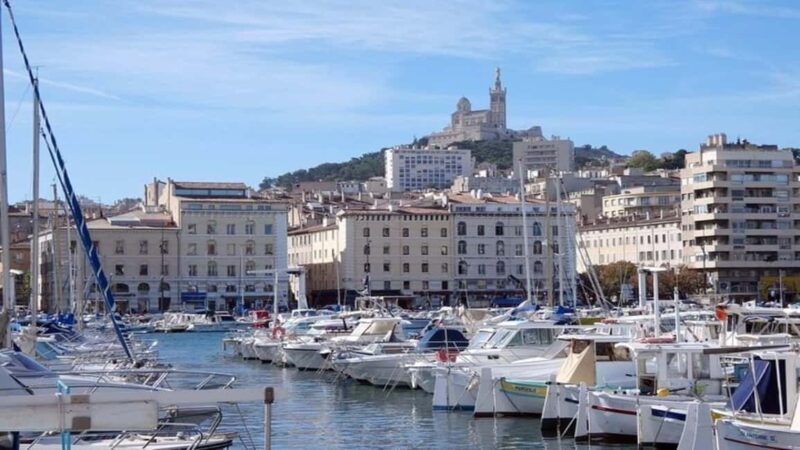 Marseille : Local Neighborhoods Guided Walking Tour - Visiting Anse De La Fausse Monnaie: Scenic Cove