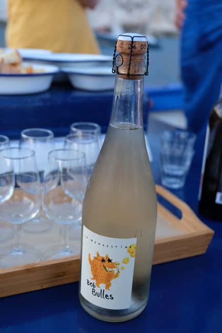 Marseille: sunset on a sailboat, buffet, and Provence wine - Key Points