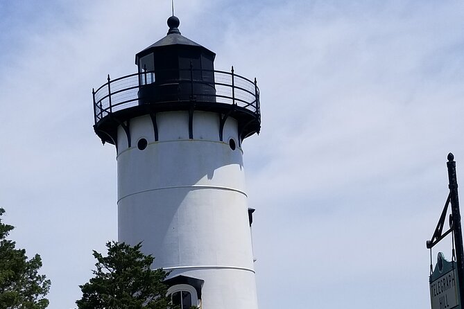 Martha Vineyard Bus Tour - The Cliffs at Aquinnah Overlook and Surrounding Natural Beauty