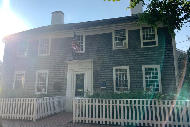 Marthas Vineyard Self-Guided (APP/GPS) Audio Walking Tour - The Giant Pagoda Tree