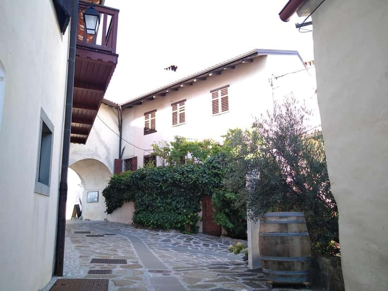 martno: Village Walking Tour with Local Guide - Scenic Views and Photo Opportunities