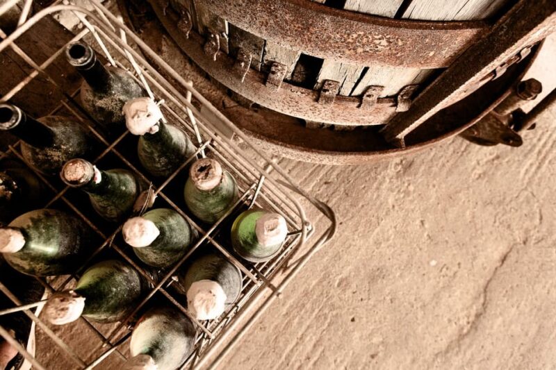 Marzamemi: Val di Noto Wine Tour, Wine Tasting & Aperitif - Food and Drink Pairings: Sicilian Bites at Their Best