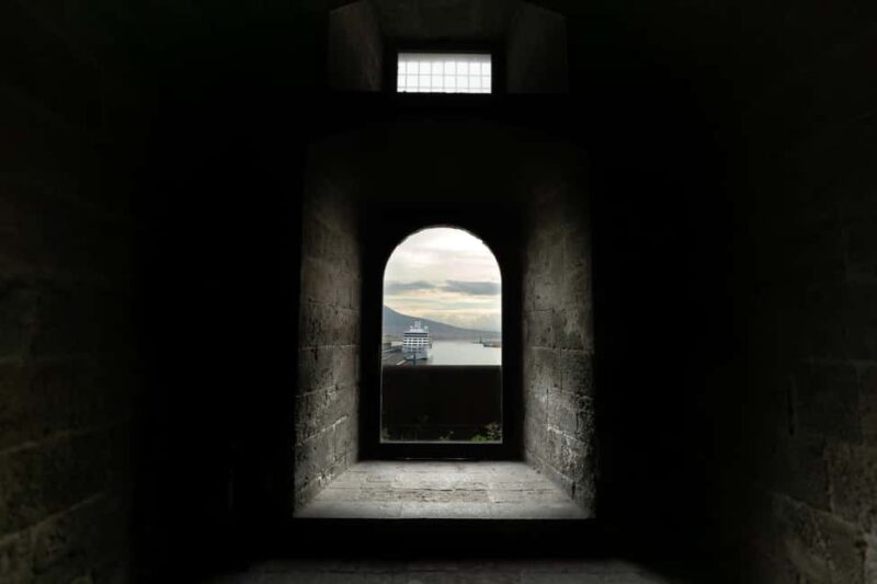 Maschio Angioino Entry Ticket with Smart Digital Guide - Navigating the Maschio Angioino with Your Smartphone