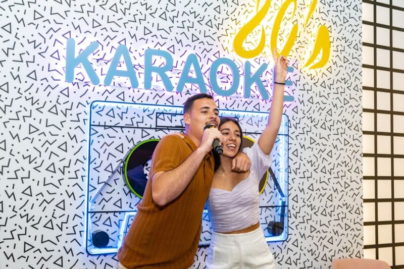 Maspalomas: Holiday World Themed Karaoke Room Rental - The Experience of Feeling Like a Star