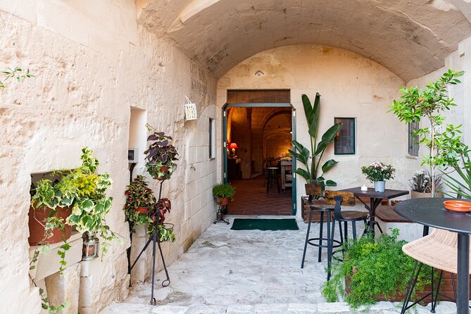 Matera: Pasta Cooking Class Old Farmer Style in a Sassi Cellar - Practicalities: Meeting Point, Group Size, and Accessibility