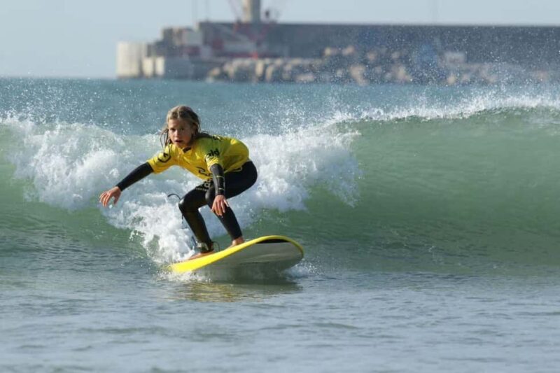 Matosinhos: Surf lesson with instructor. Option for surf lesson and healthy meal - Key Points