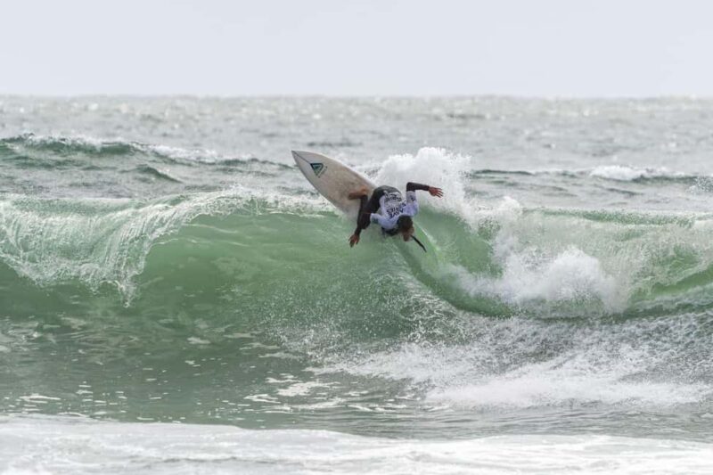 Matosinhos: Surf lesson with instructor. Option for surf lesson and healthy meal - The Surfing Experience at Matosinhos Beach